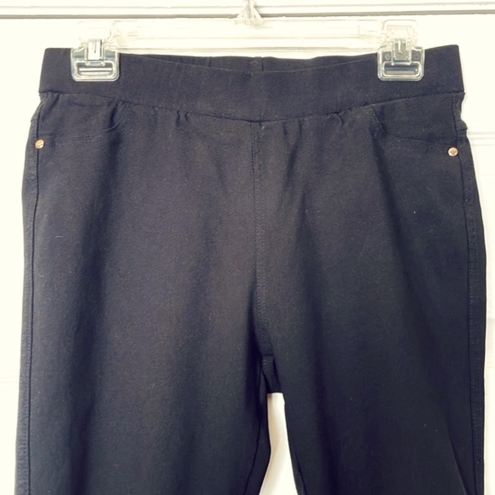 JVINI Black Ponte Capri Junior size Leggings with Gold Rivet Detail
